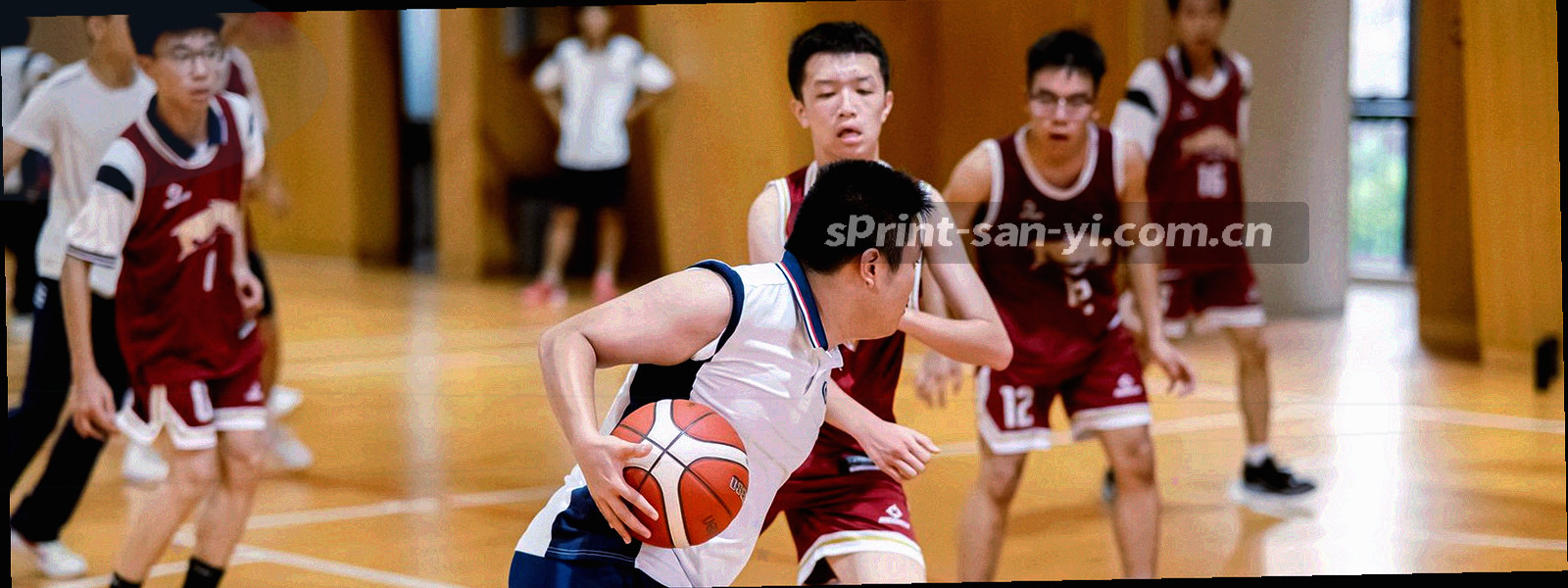 联赛、轮次与版本标签组成的索引网格纹理